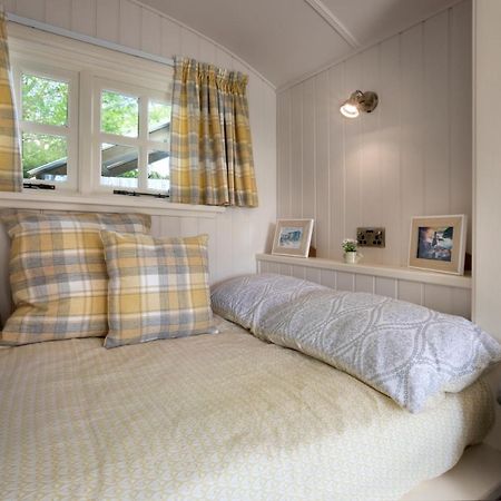 The Heron Shepherds Hut At Lyth Valley Brigsteer Экстерьер фото